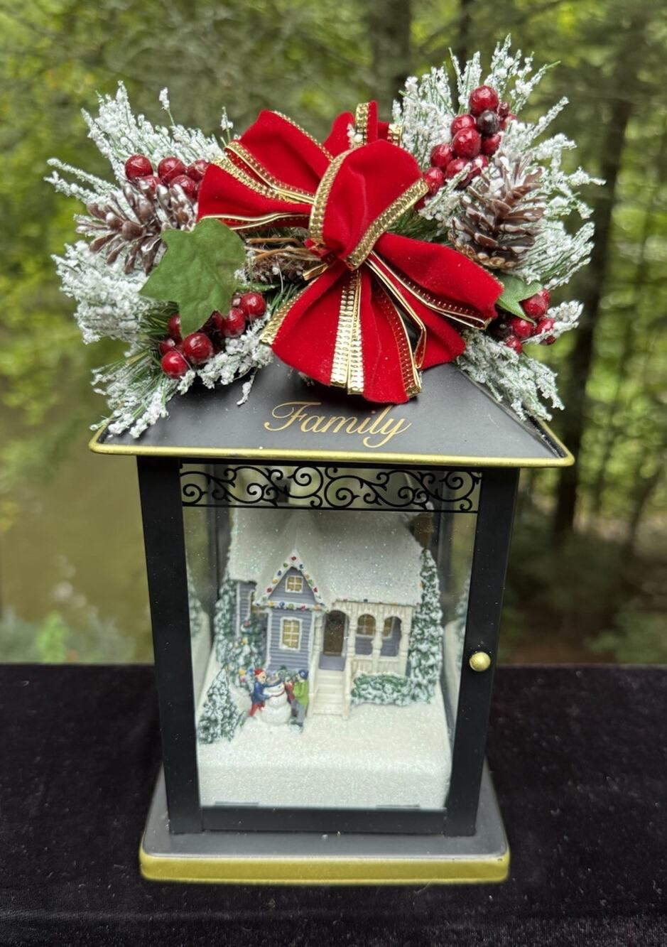 Thomas Kinkade Christmas Lantern Sparkle Of The Season FAMILY Illuminated MWT -1